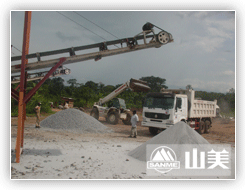 喀麥隆時產(chǎn)150噸輪胎移動式花崗巖破碎生產(chǎn)線